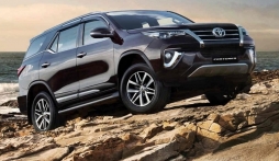 Giá xe Toyota Fortuner 2022 mới nhất tháng 1/2022: Tung ưu đãi quyết đấu Hyundai Santa Fe, KIA Sorento