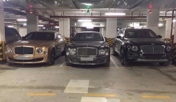 Dàn siêu xe Ferrari, Porsche, Land Rover,.. trăm tỷ ‘tụ tập’ cùng 1 hầm xe ở HN gây ‘choáng váng’