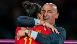 Vụ chủ tịch LĐBĐ Tây Ban Nha 'khóa môi' nữ cầu thủ có thêm diễn biến mới