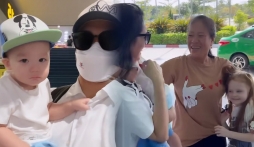 Bùi Tiến Dũng lần đầu đưa con trai về thăm quê nội, vợ Tây khéo léo lấy lòng mẹ chồng