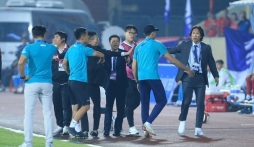 Vòng 5 V-League: Lý do khiến HLV Gong Oh-kyun nổi cáu ở trận Nam Định hòa CAHN?