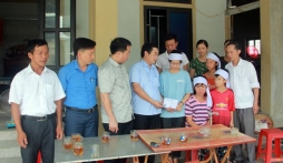 Nữ sinh bỏ thi chịu tang cha nhận tin vui từ nhiều trường đại học