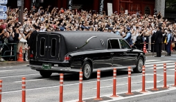 Nước Nhật nghẹn ngào tiễn đưa ông Shinzo Abe về nơi an nghỉ cuối cùng