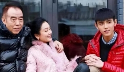 Trần Phi Vũ lần đầu lộ diện sau loạt ảnh giường chiếu, có hành động được CDM khen nức nở