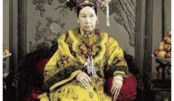 Từ Hi Thái hậu nói gì khi lần đầu nhìn thấy ô tô, tiết lộ tương lai sụp đổ của nhà Thanh?
