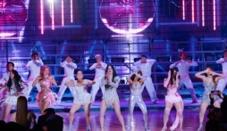 Mỹ Linh 'cãi' khán giả khi bị chê mặc ngắn, lý lẽ ra sao mà được khen tấm tắc?