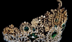 Soi cận cảnh chi tiết chiếc vương miện của Miss Grand International 2022