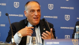 Chủ tịch La Liga không tin Barca hối lộ trọng tài, tố Chelsea gian lận trên TTCN