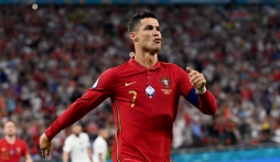 Vua phá lưới Euro 2021: Ronaldo tới tấp đăng ảnh nóng, nói lời gan ruột sau khi nhận danh hiệu