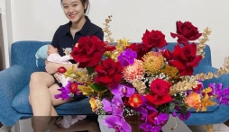 Phan Văn Đức tặng vợ combo hàng hiệu, Quế Ngọc Hải tự hào vì công chúa nhỏ