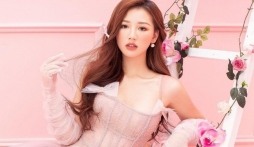 Bóc tách phong cách thời trang 'bánh tráng' của Amee: Gợi cảm, tiểu thư, quý tộc có đủ