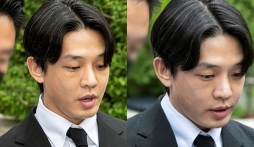 Ảnh đế Yoo Ah In lộ tóc bạc trắng đầu, bị ném chai nhựa vào người sau khi được thả khỏi trại tạm giam