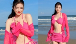 DJ Mie khoe làn da trắng phát sáng, body quyến rũ 'hết nước chấm' bên bờ biển