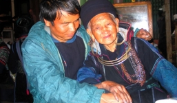 Tình yêu đích thực của chàng trai 36 và cụ bà 80 tuổi