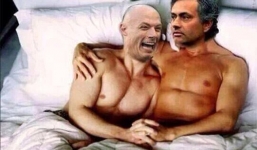 Siêu hài ảnh chế Howard Webb 'phản bội' Man Utd, đầu quân cho Chelsea