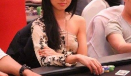 Cận cảnh nhan sắc của kiều nữ poker nổi tiếng