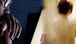 Nhìn trộm hàng xóm tắm, bị 'cướp' 5 triệu đồng