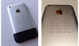 Chiếc iPhone thế hệ đầu tiên được bán với giá ...1500 USD