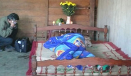 Cụ bà tẩm xăng tự thiêu ngay trước cổng nhà con gái