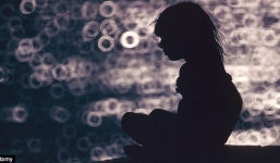 Chơi trò “cha – mẹ”, bé 6 tuổi hiếp dâm em họ