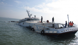 Tàu cao tốc bị chìm, 3.000 lít dầu tràn ra biển