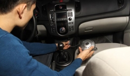 Nguyên nhân cháy xe ô tô : Dùng bừa thiết bị điện