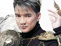 Đàm Vĩnh Hưng lên facebook 'trừ vong' hồ ly