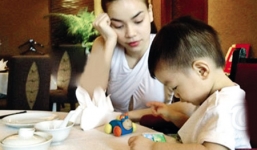 Hà Hồ và Cường Đô la hạnh phúc khi Subeo đón ở sân bay 