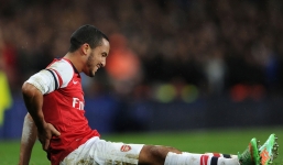 Walcott nghỉ hết mùa, Arsenal trả giá đắt cho trận thắng Tottenham
