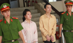 Chị đưa em gái ruột 7 tuổi vào phòng để chồng nhiều lần hiếp dâm