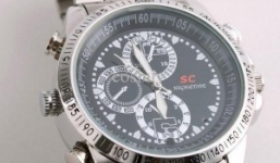 Máy quay lén tràn vào nhà nghỉ, khách sạn