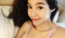 Ngắm Elly Trần gợi cảm với vòng 1 trễ nải