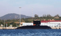 Tàu ngầm Hà Nội hùng dũng tiến ra Biển Đông