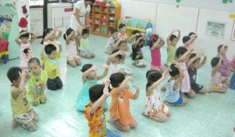 Nghỉ làm trông con vì sợ 'ác mẫu'