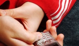 Nữ trợ giảng gửi ảnh khiêu dâm gạ tình nam sinh 14 tuổi