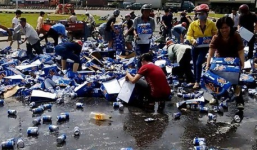 Bắt tạm giam 2 người mang xe ba gác đến “hôi bia”