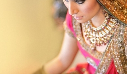 Bị bố chồng cưỡng bức sau chiếc xe hoa 'địa ngục'