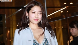 Park Shin Hye sexy khoe vòng 1, thu hút truyền thông Hồng Kông