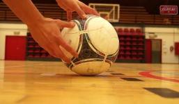 Video clip: Dùng “vòng 3” người đẹp làm đích tập “bắn”