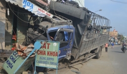 Nóng từ địa phương ngày 9/1: Quảng Nam - Xe tải đâm thẳng vào nhà dân