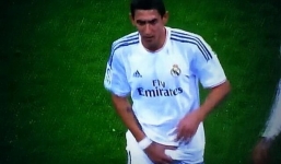 Vụ sờ “của quý” chế giễu khán giả: Fan Real tẩy chay Di Maria