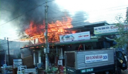 Nhà chủ tịch huyện bị cháy không rõ nguyên nhân