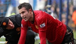 Ác mộng cho MU, van Persie tái phát chấn thương nghỉ thêm 6 tuần