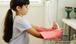 7 'chiêu trò' mẹ nên sử dụng để con làm việc nhà
