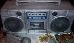 Quà sinh nhật phát nổ, chồng chết, vợ và con bị thương