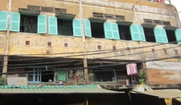 Tên trộm bệnh hoạn chuyên lấy đồ lót phụ nữ rồi hôn hít