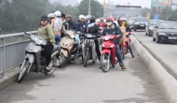 Người đàn ông nhảy xuống sông Lam tự tử