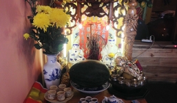 13 người sang trọng ăn cắp một bức tượng thần tài