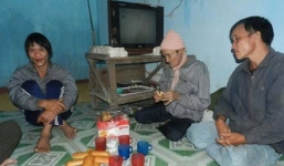 Cha con “người rừng” đón Tết 