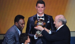 Tiết lộ: Ronaldo giành bóng vàng vì gạch tên Messi và Ribery